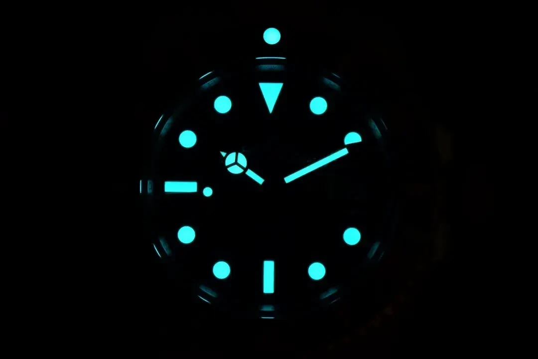 Submariner 116613LB rolex copy black dial — angled view