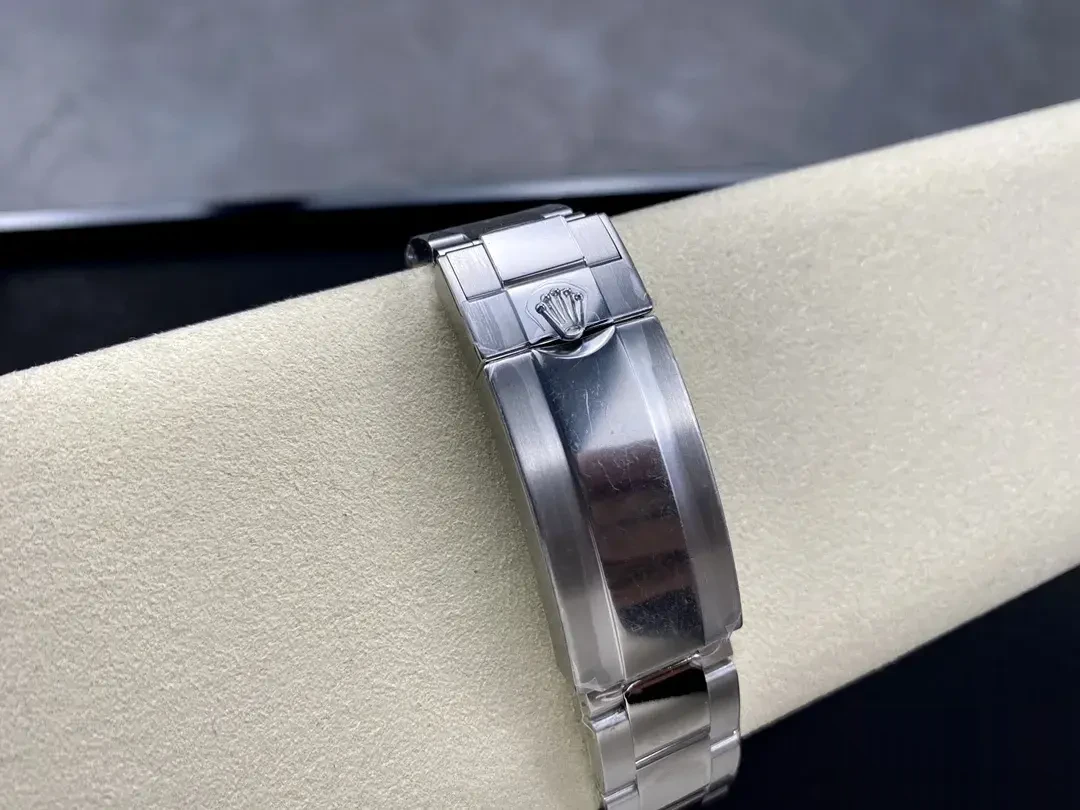 Submariner 126619LB rolex replica — side profile