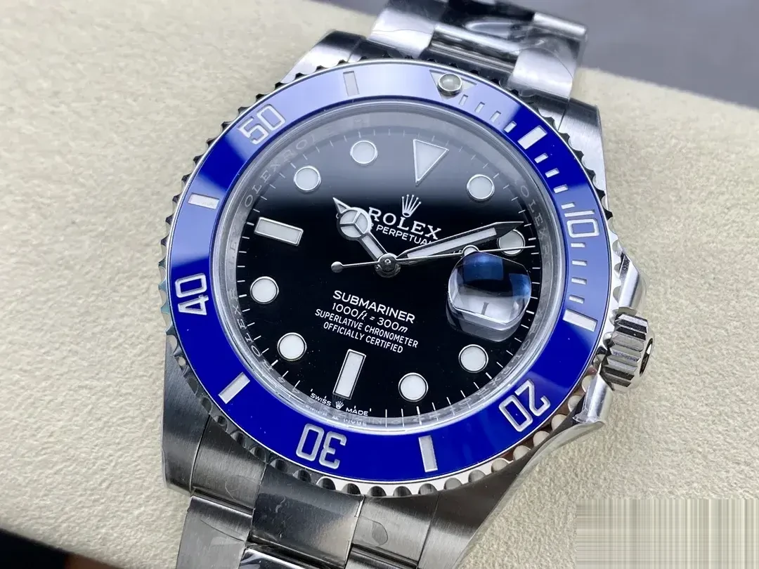 Rolex Submariner 126619LB replica 41mm — crown and case detail