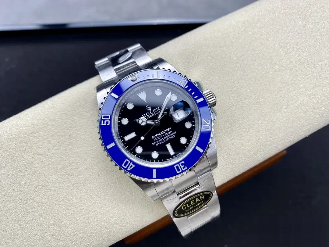 Submariner 126619LB rolex replica — lume shot