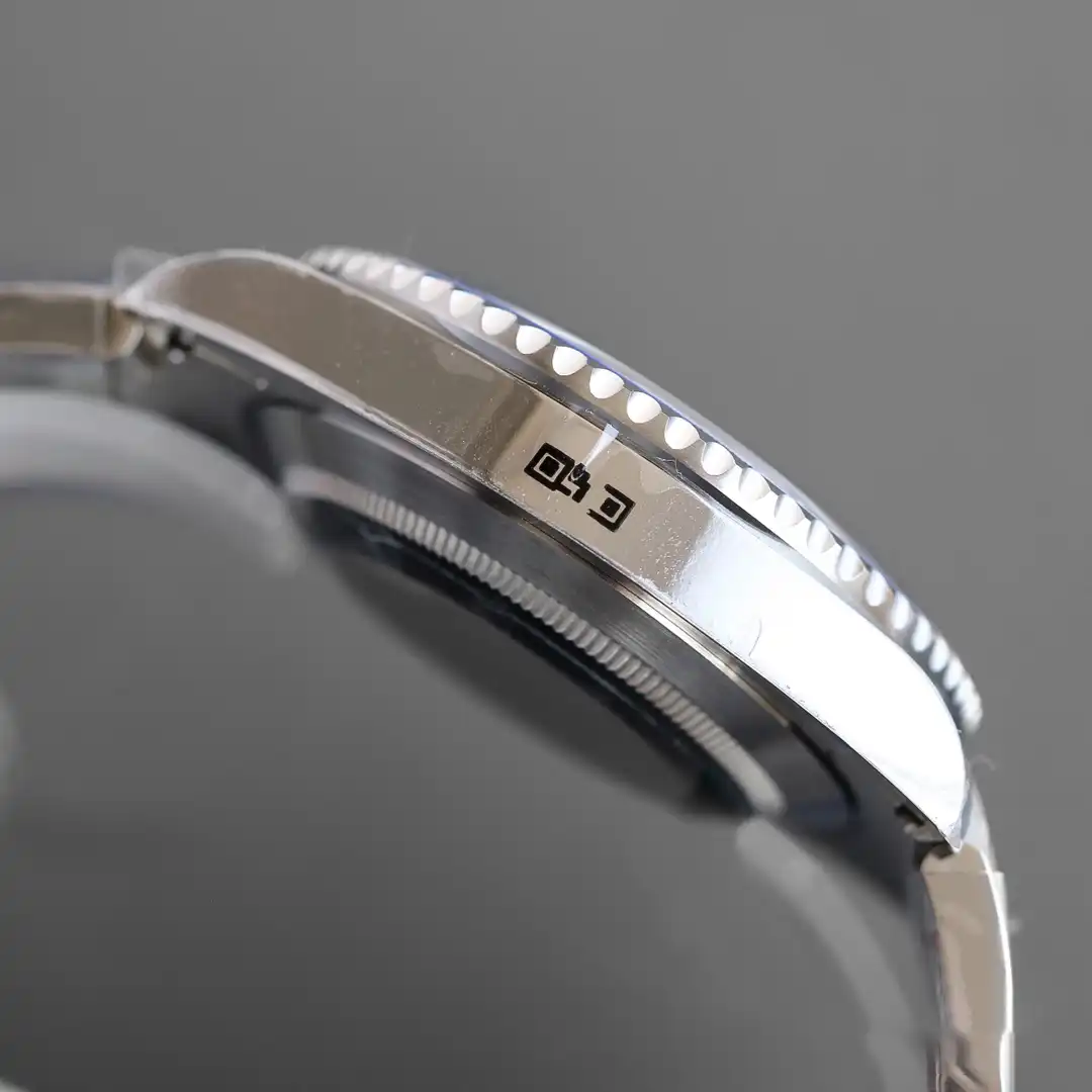 Submariner 126610LN super clone replica 41mm — crown and case detail
