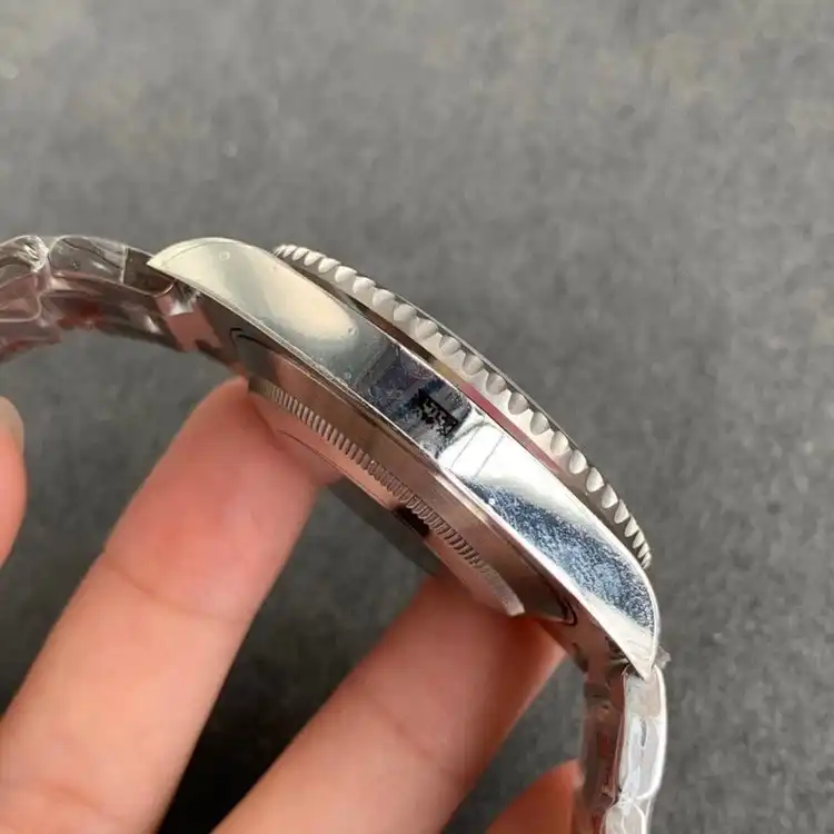 Submariner 116610LN clone green dial — bezel macro