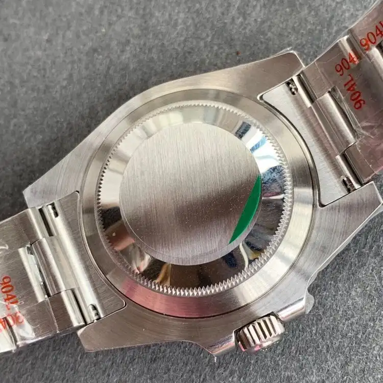 Submariner 116610LN copy — lume shot