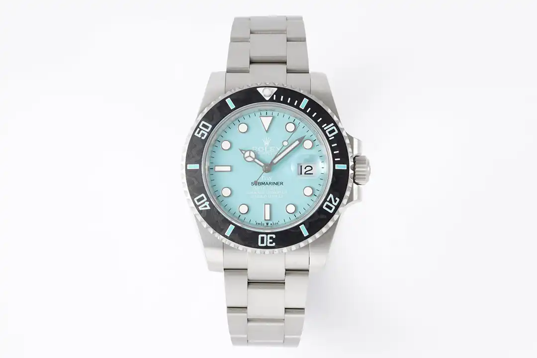 Full length on a white ground, blasted case and folded bracelet, date reading 12