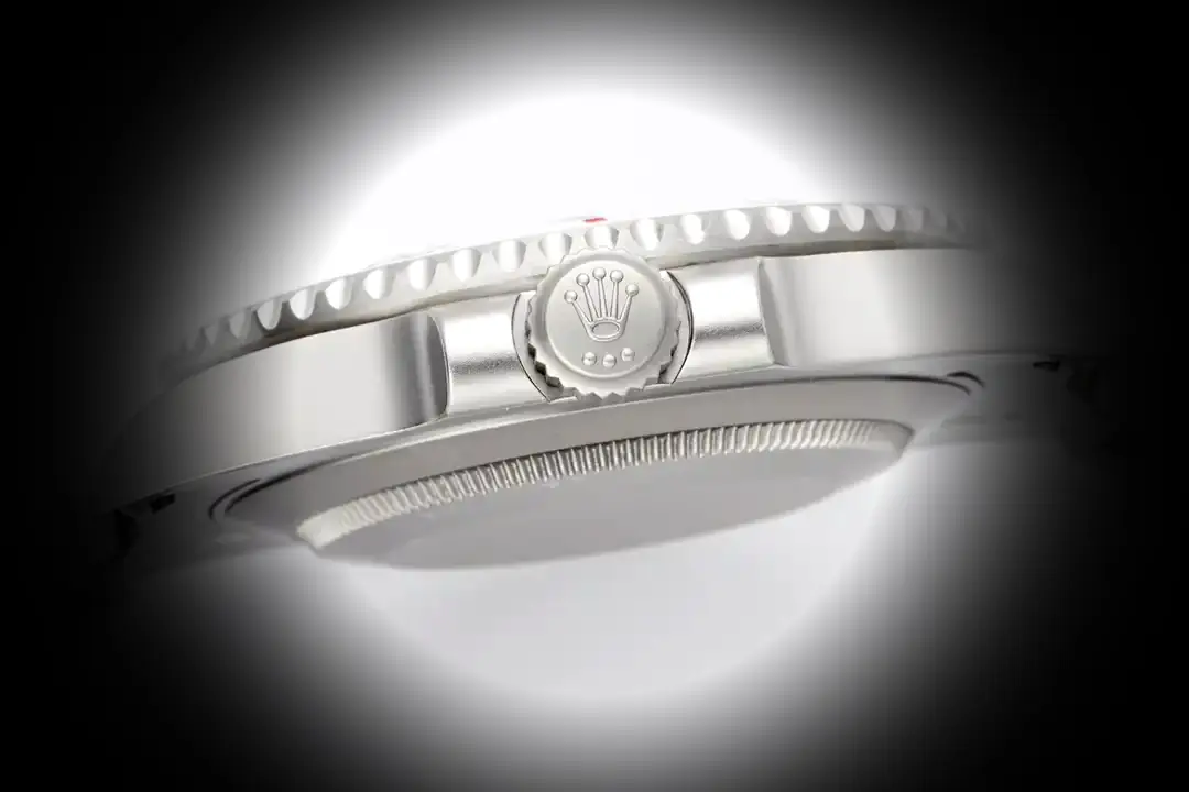 Rolex Submariner 116610LN Swiss clone 40mm — crown and case detail