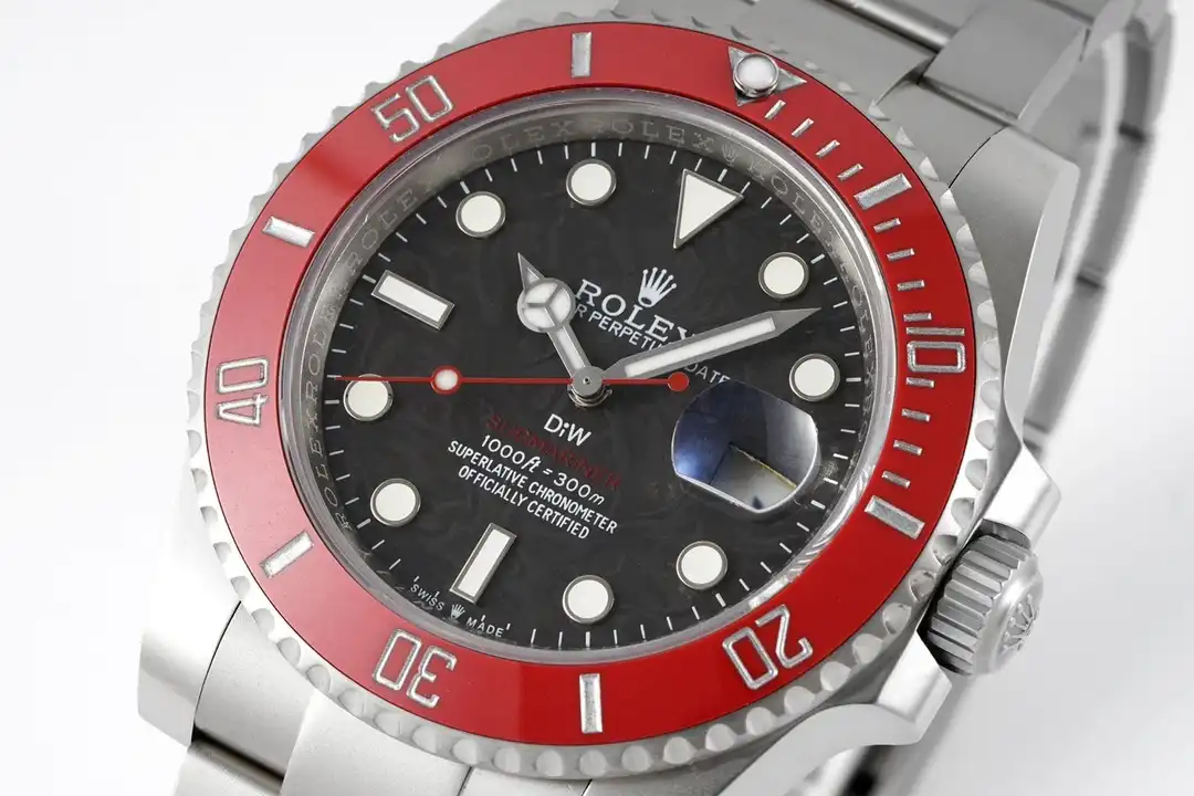 Rehaut ring engraved around the glass, lume pip at 12, white minute scale on red