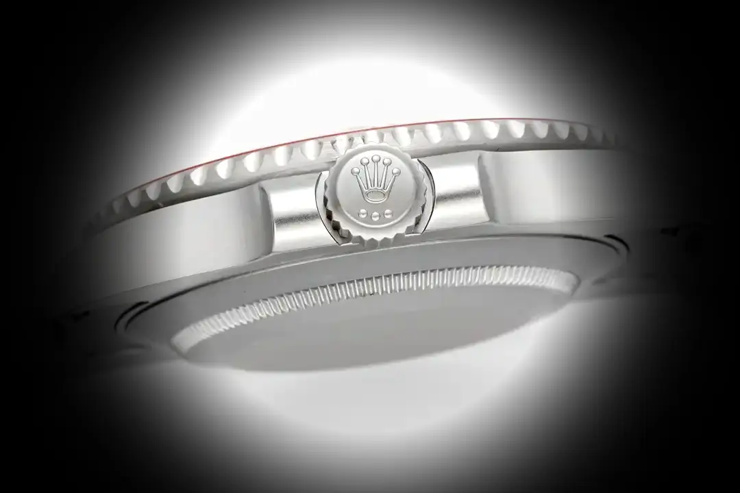Rolex Submariner 116610LN Swiss replica 40mm — crown and case detail