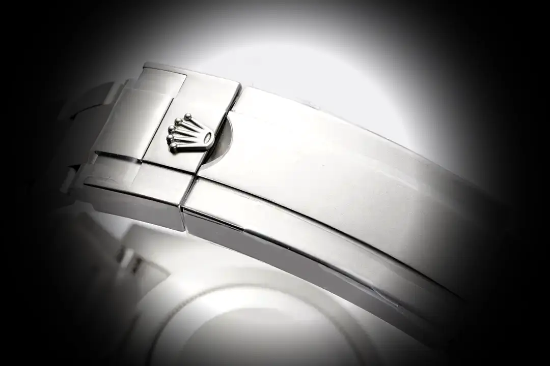 Submariner 116610LN Swiss replica — lume shot