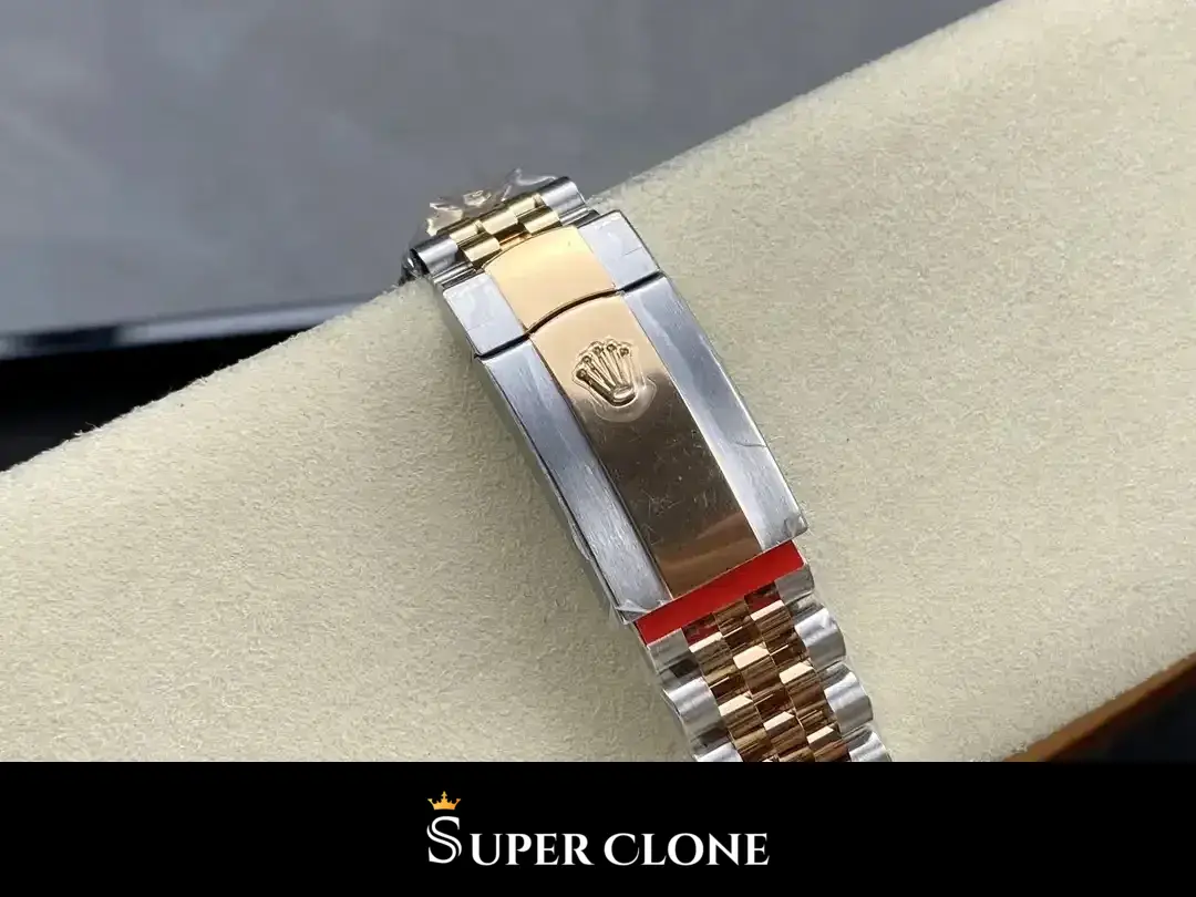 Rolex Datejust 126331, sapphire crystal, sundust dial
