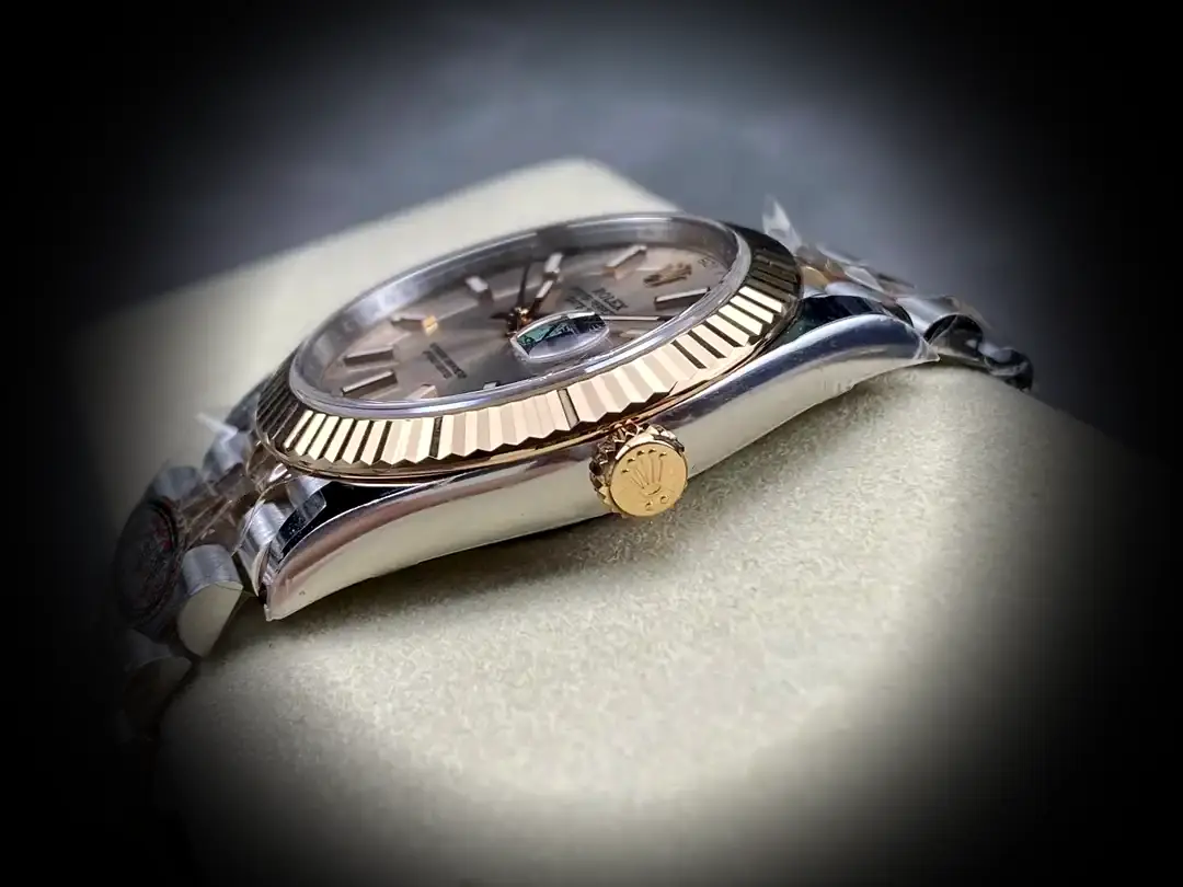 Rolex Datejust 116333 Swiss clone rose gold dial — bezel macro