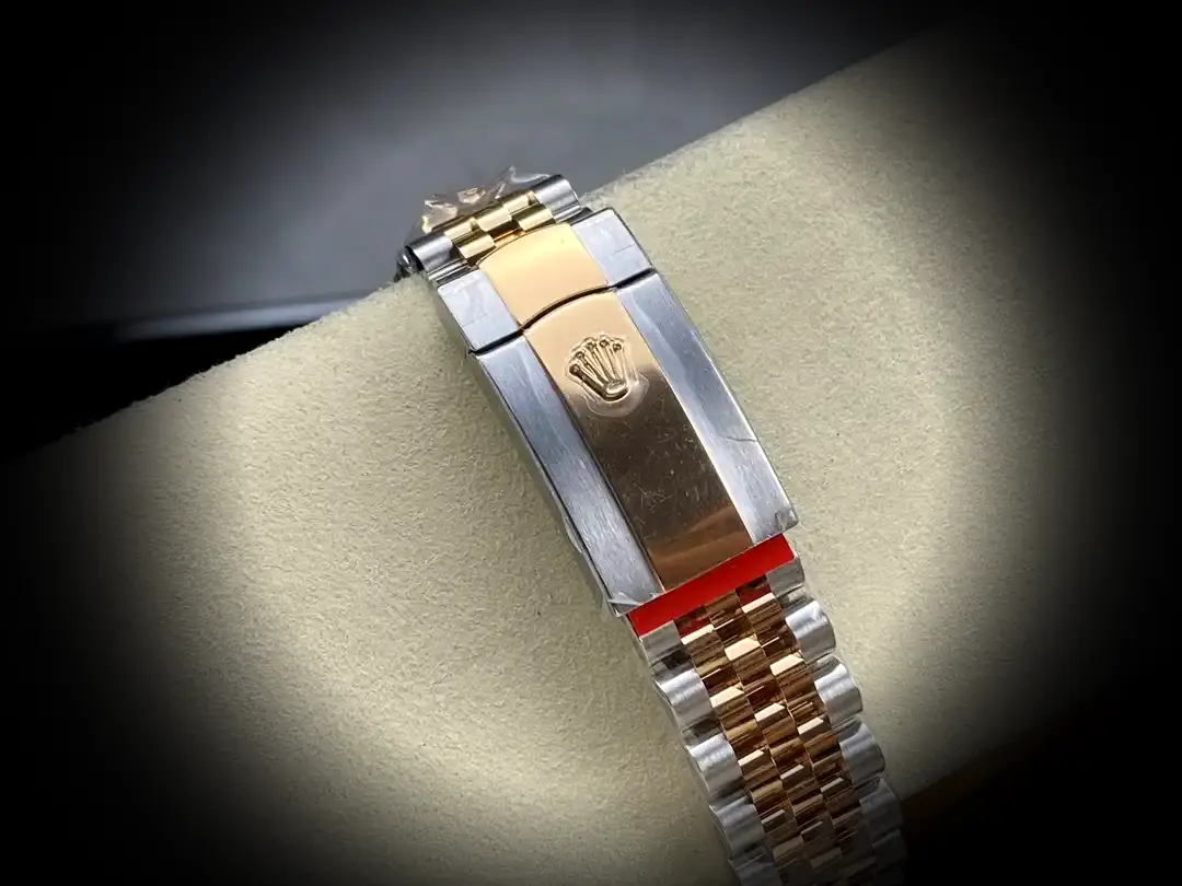 Rolex Datejust 116333 Swiss replica — lume shot