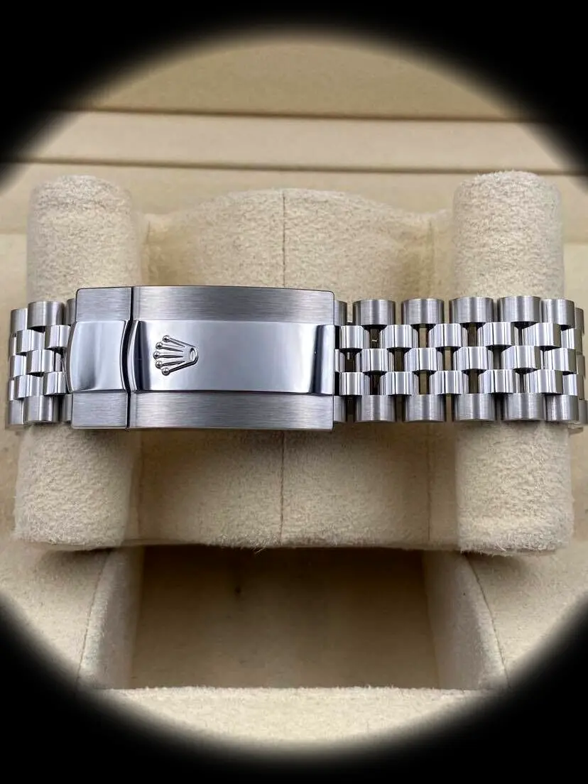 Datejust 42000 superclone silver dial — caseback detail