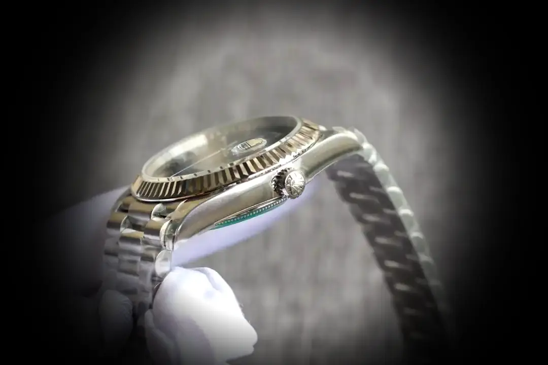 Day-Date 41985 Swiss clone — bracelet detail