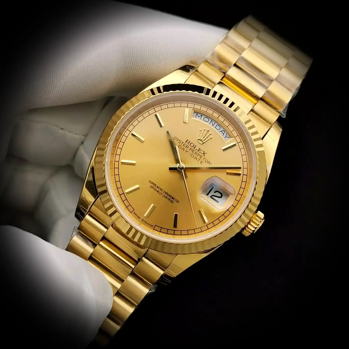 Day-Date 41985 super clone gold dial — caseback detail