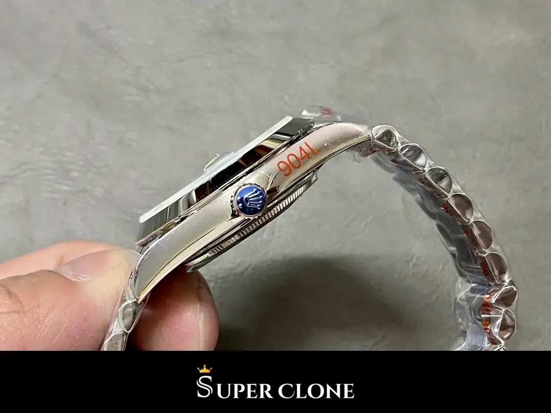 Rolex Day-Date 228206, smooth bezel, sapphire crystal