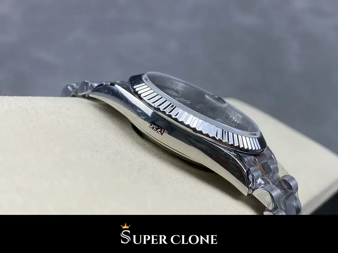 Day-Date 228239, sapphire crystal, green dial