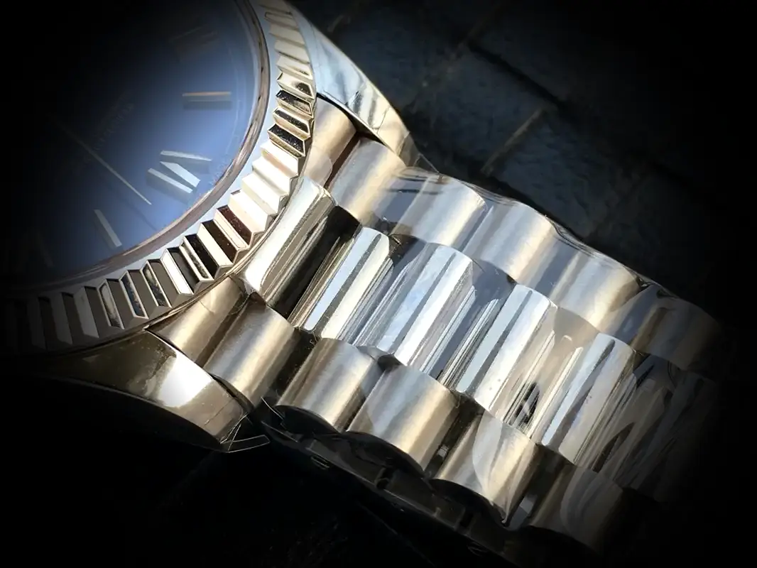 Day-Date 41985 Swiss clone blue dial — caseback detail