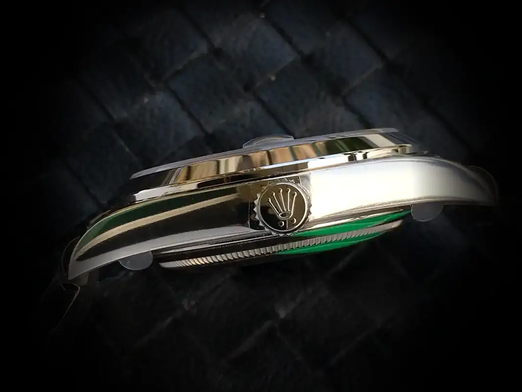 Day-Date 41985 Swiss replica — bracelet detail