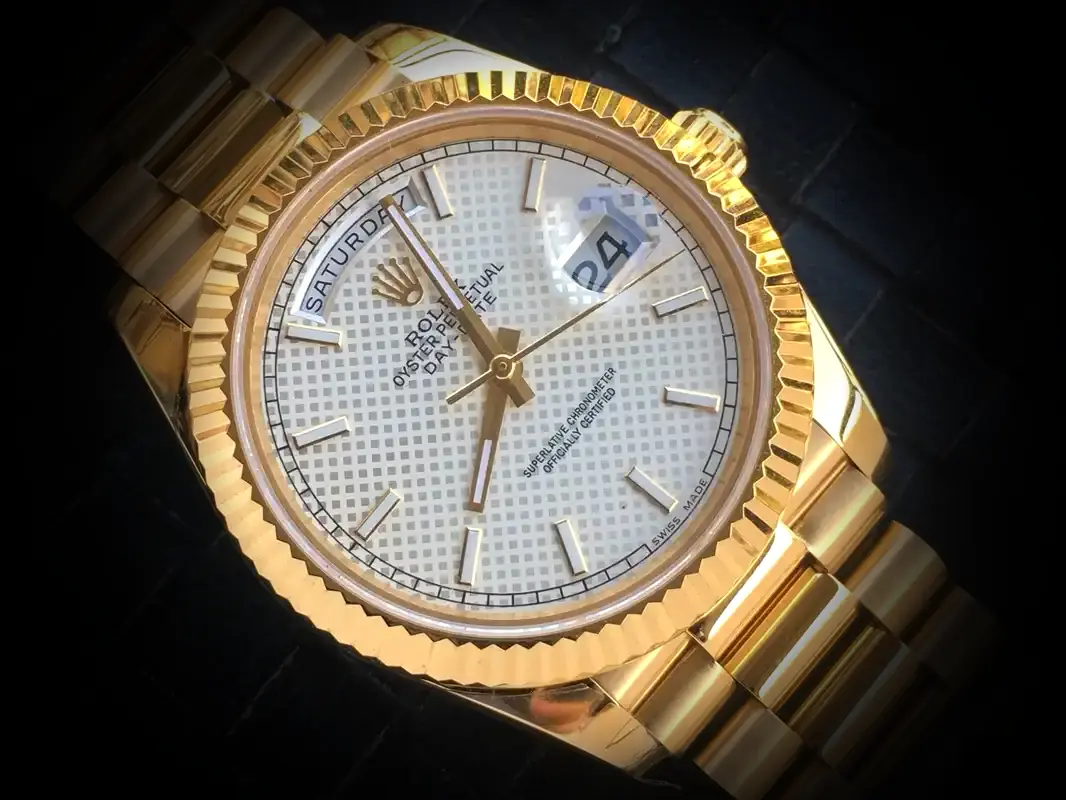 Rolex Day-Date 41985 super clone silver motif dial — caseback detail