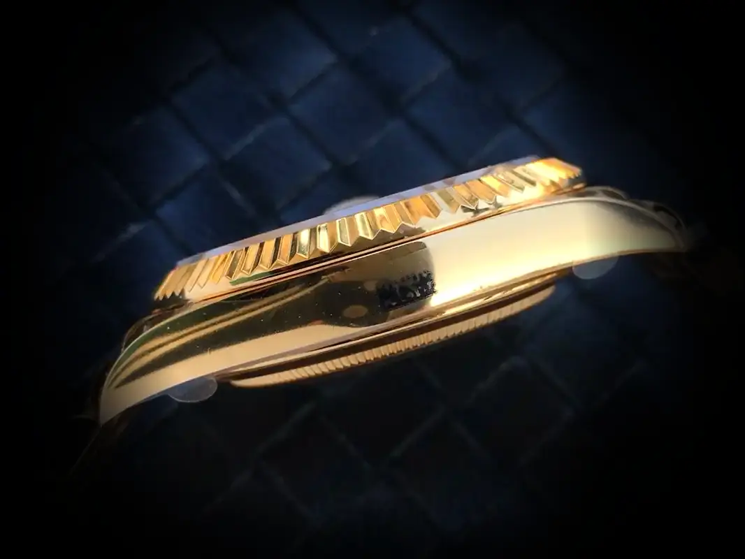 Rolex Day-Date 41985 Swiss replica 36mm — crown and case detail