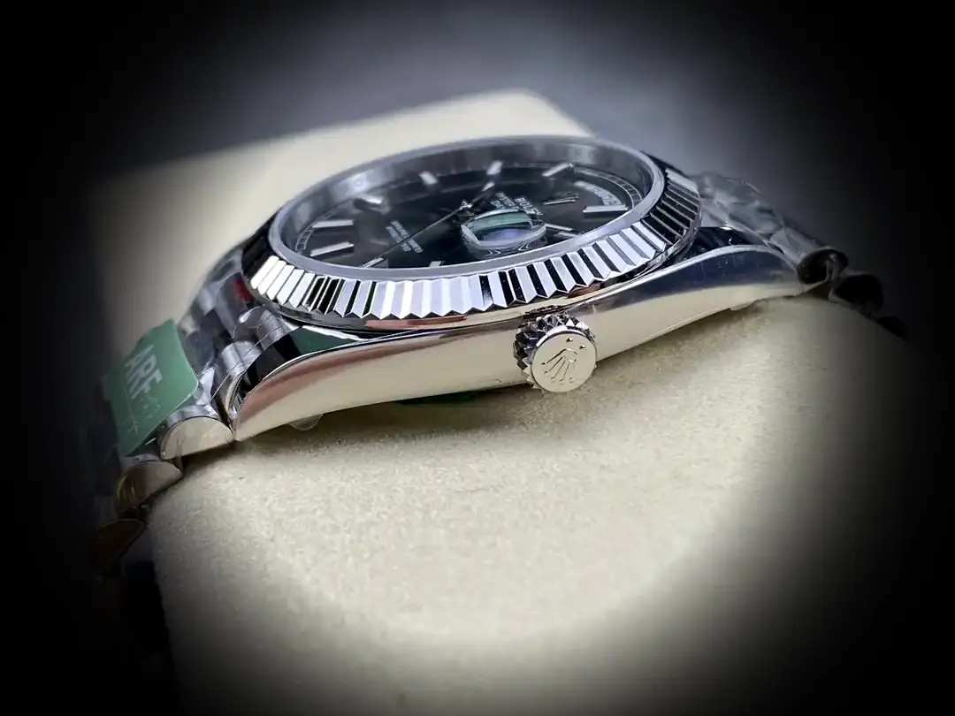 Rolex Day-Date 41985 superclone slate set dial — bezel macro