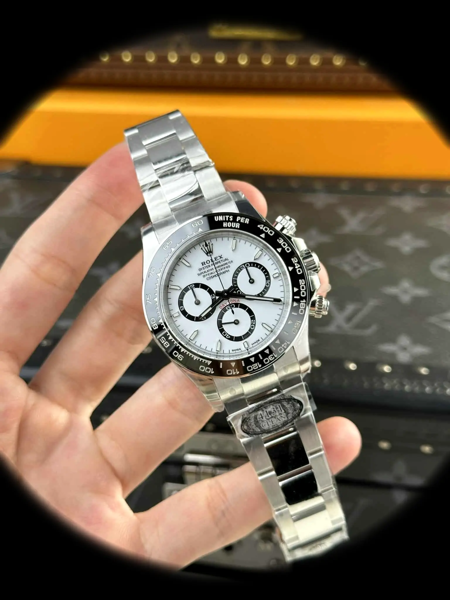 Daytona 126500LN Panda Swiss replica 40mm — dial close-up