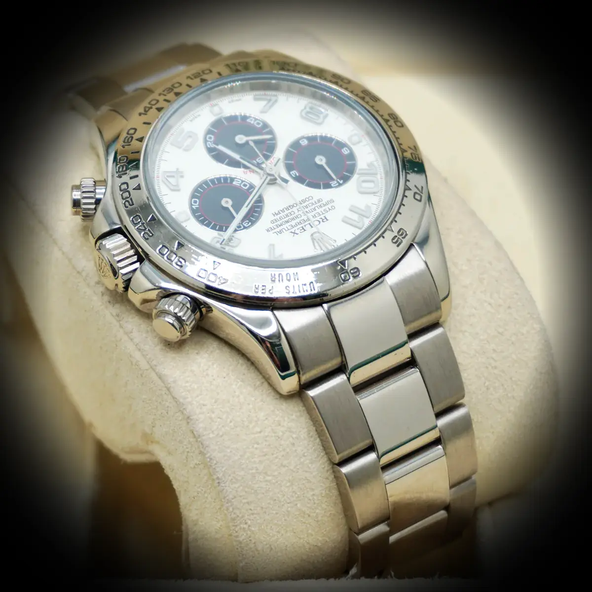 Rolex Daytona 116509 Swiss replica silver dial — bezel macro