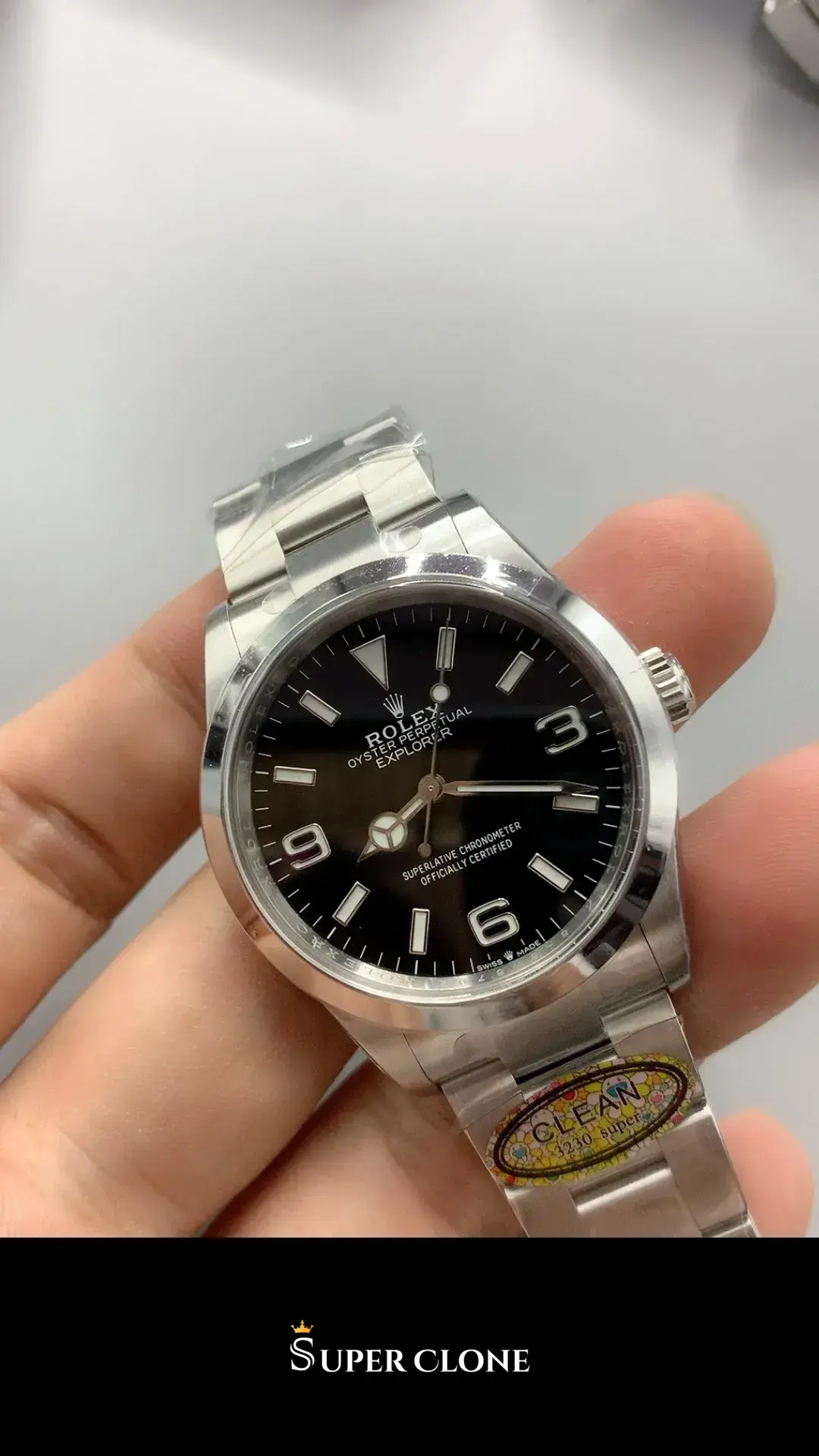 Explorer 124270, smooth bezel, oyster bracelet