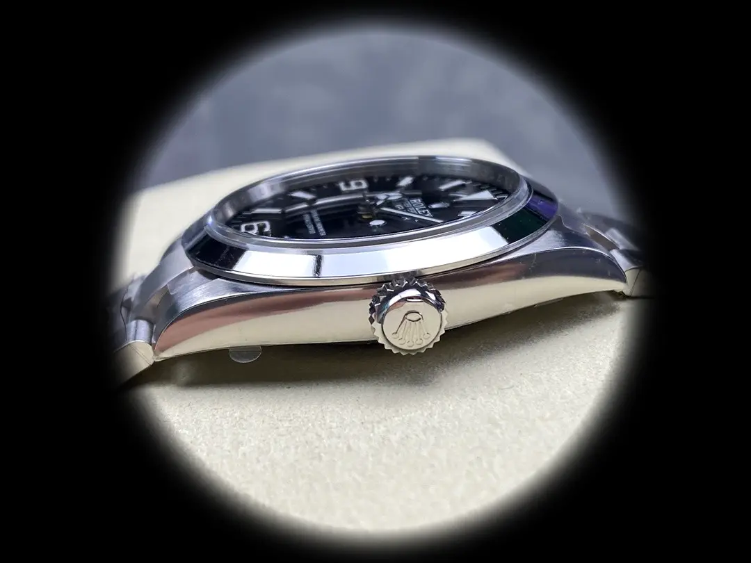 Explorer 124270 Swiss replica — bracelet detail