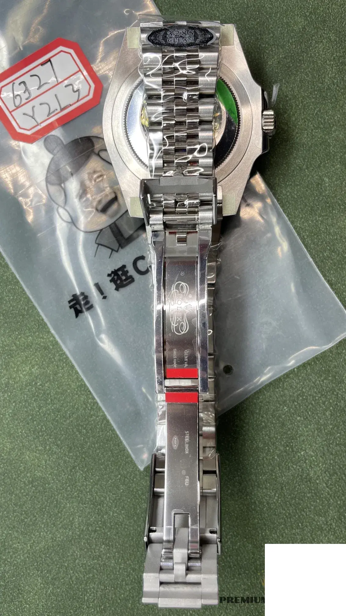 Rolex GMT-Master 126710BLNR swiss clone green dial — bracelet detail
