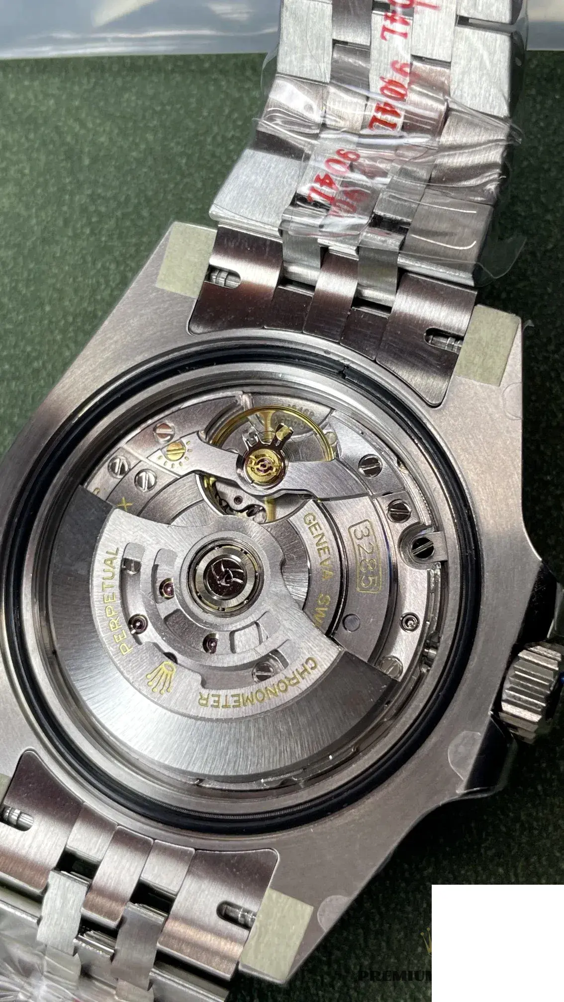Rolex GMT-Master 126710BLNR super clone green dial — caseback detail