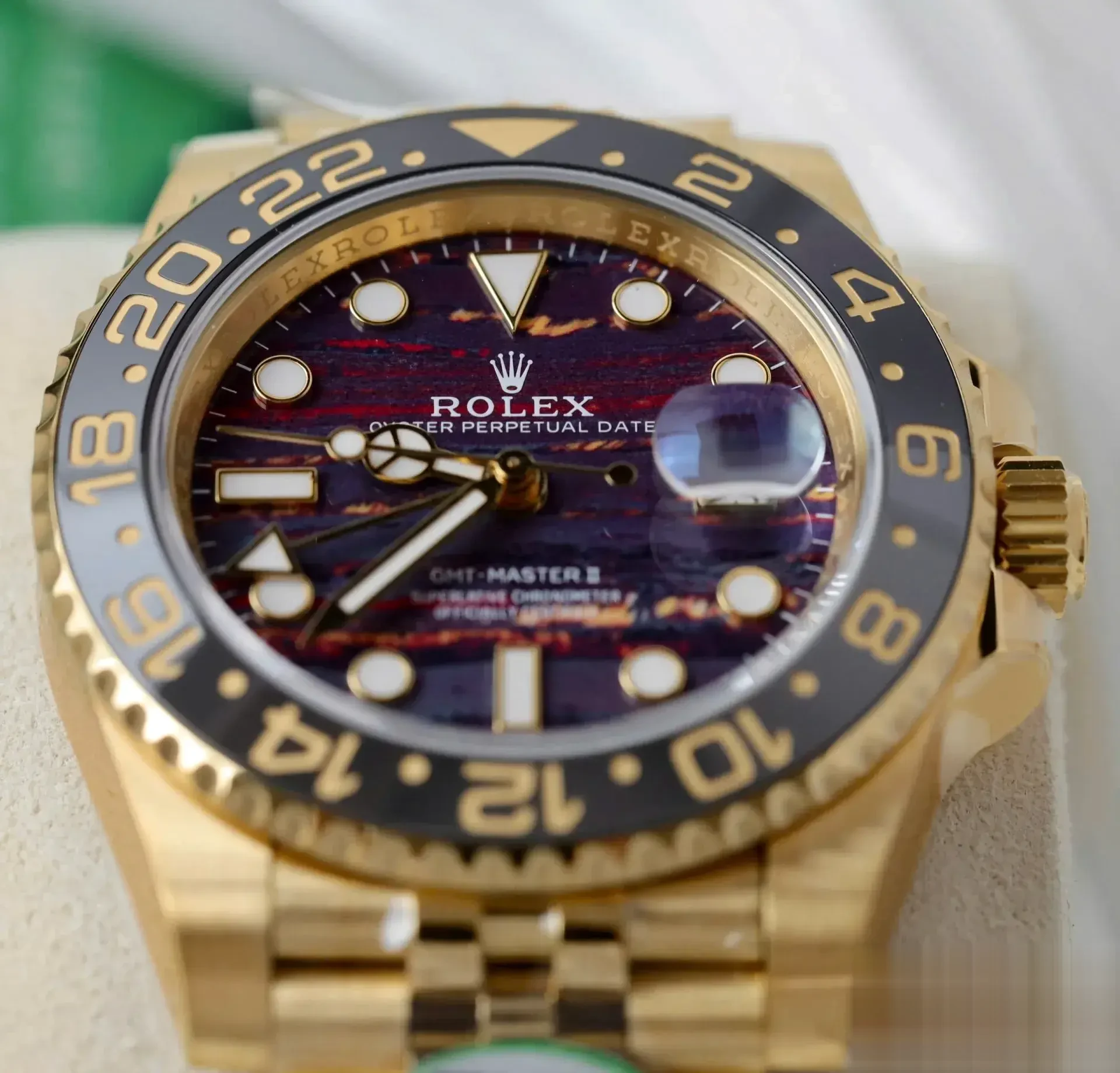 GMT-Master 126718GRNR super clone — bracelet detail