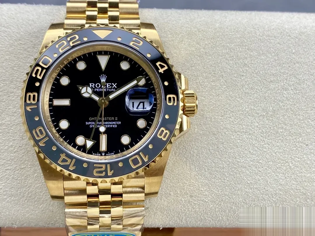 GMT-Master 126718GRNR superclone — dial close-up