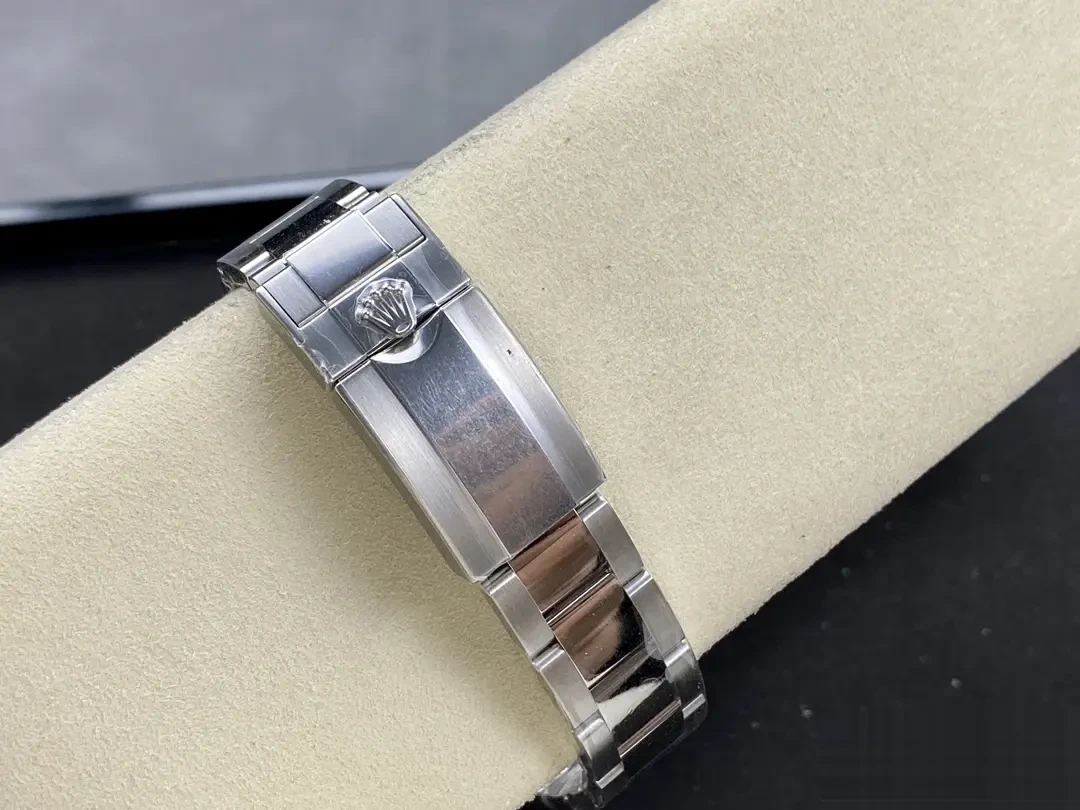 GMT-Master 126720VTNR super clone 40mm — crown and case detail