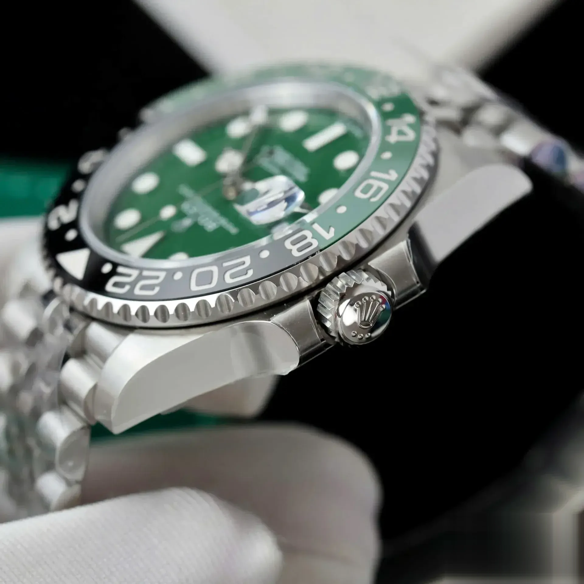 GMT-Master 126729VTNR eta clone — lume shot