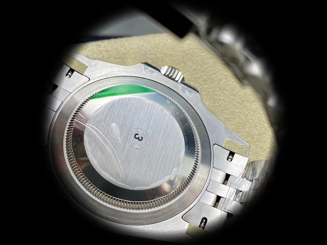 GMT-Master 126710GRNR Swiss clone — bracelet detail