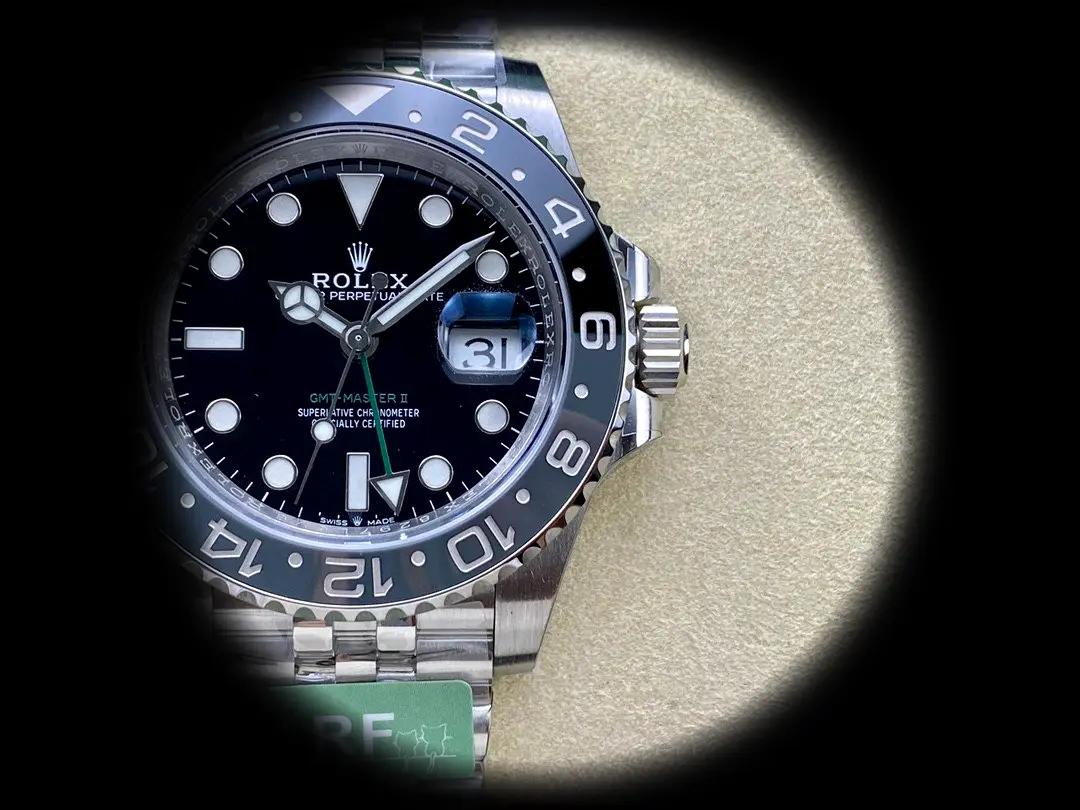 GMT-Master 126710GRNR Swiss replica 40mm — crown and case detail