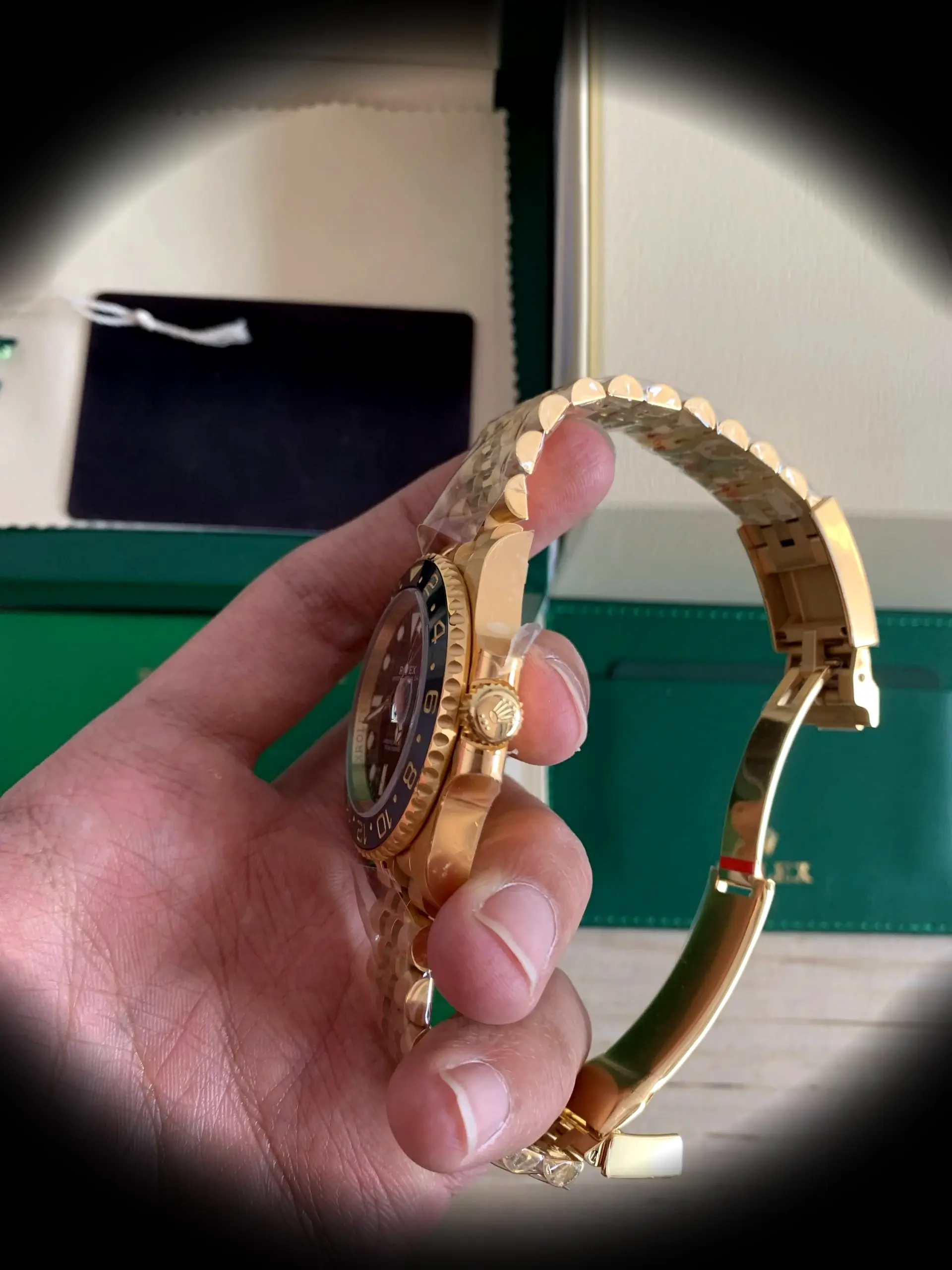 GMT-Master 126718GRNR Swiss clone — bracelet detail