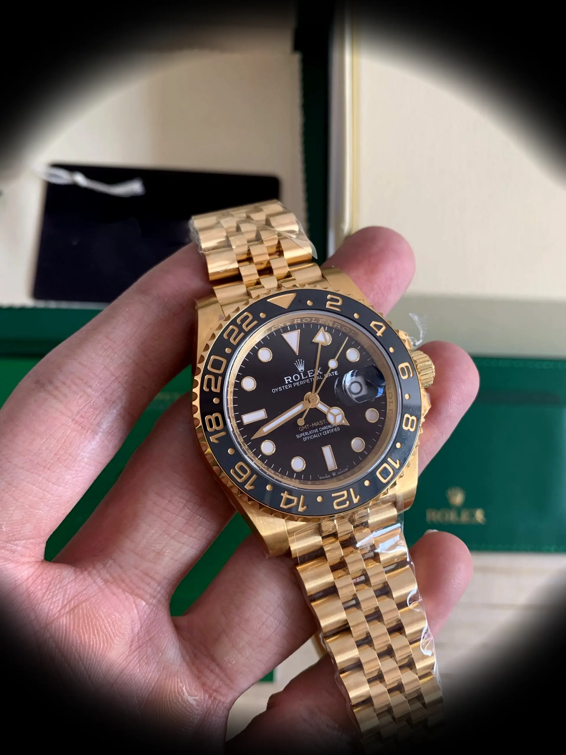 Rolex GMT-Master 126718GRNR 1:1 super clone black dial — bezel macro