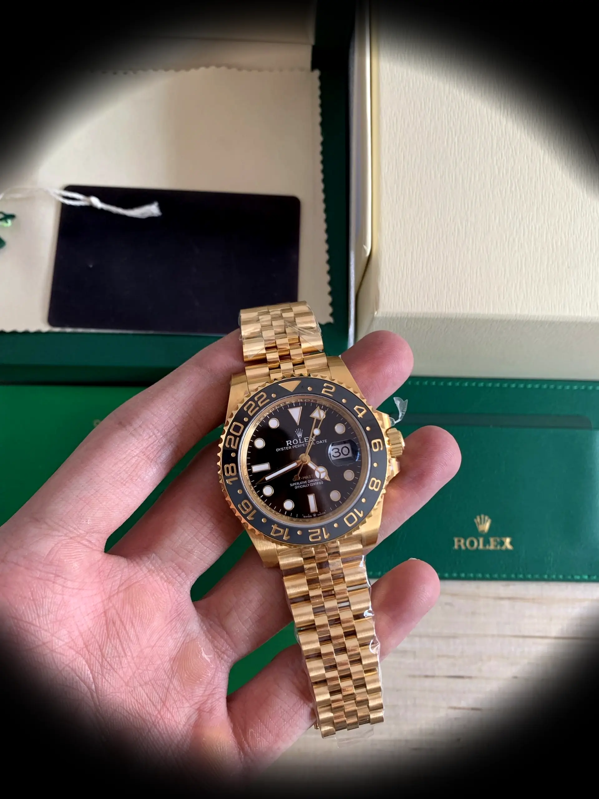 GMT-Master 126718GRNR Swiss replica 40mm — crown and case detail