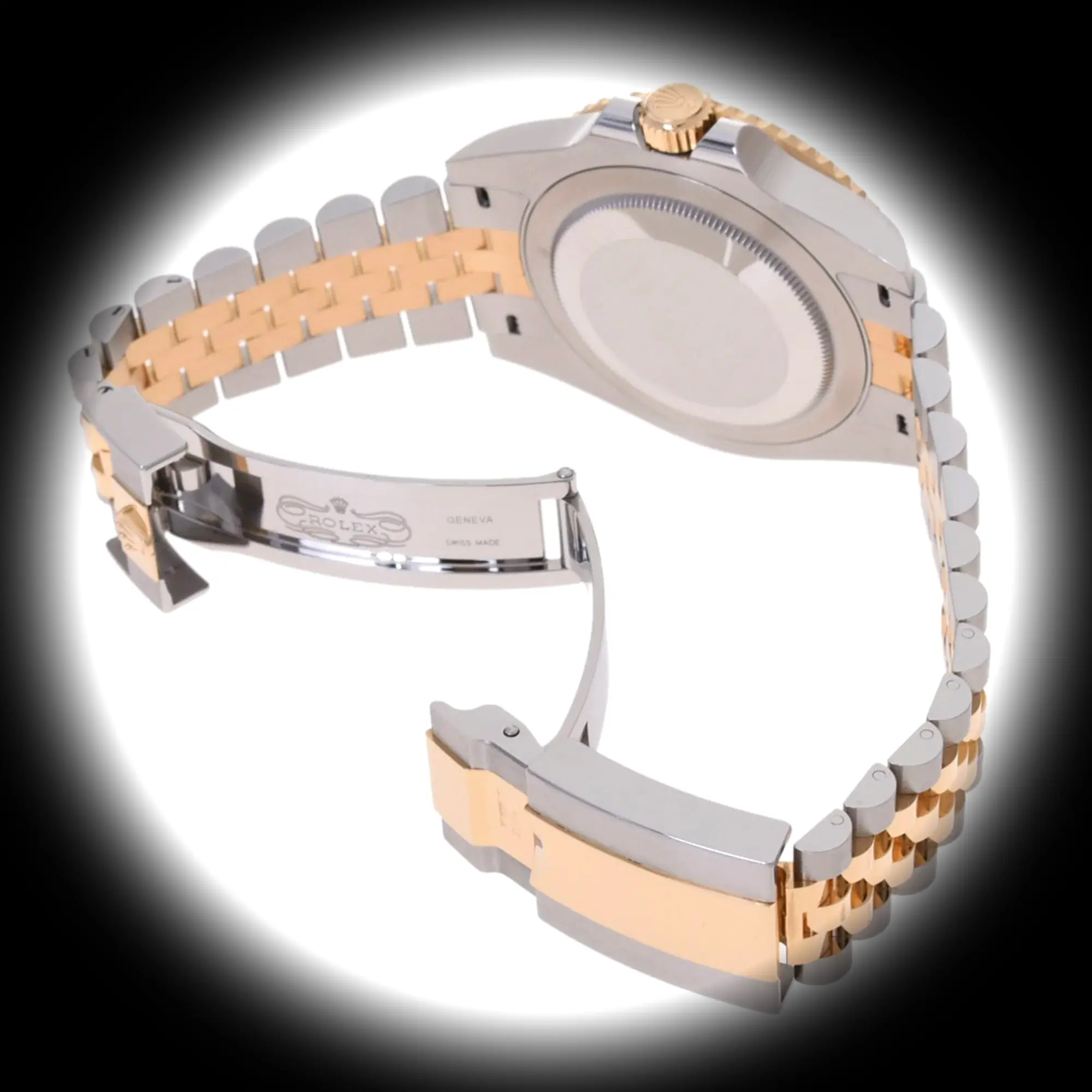 GMT-Master 126713GRNR Swiss clone 40mm — wrist shot