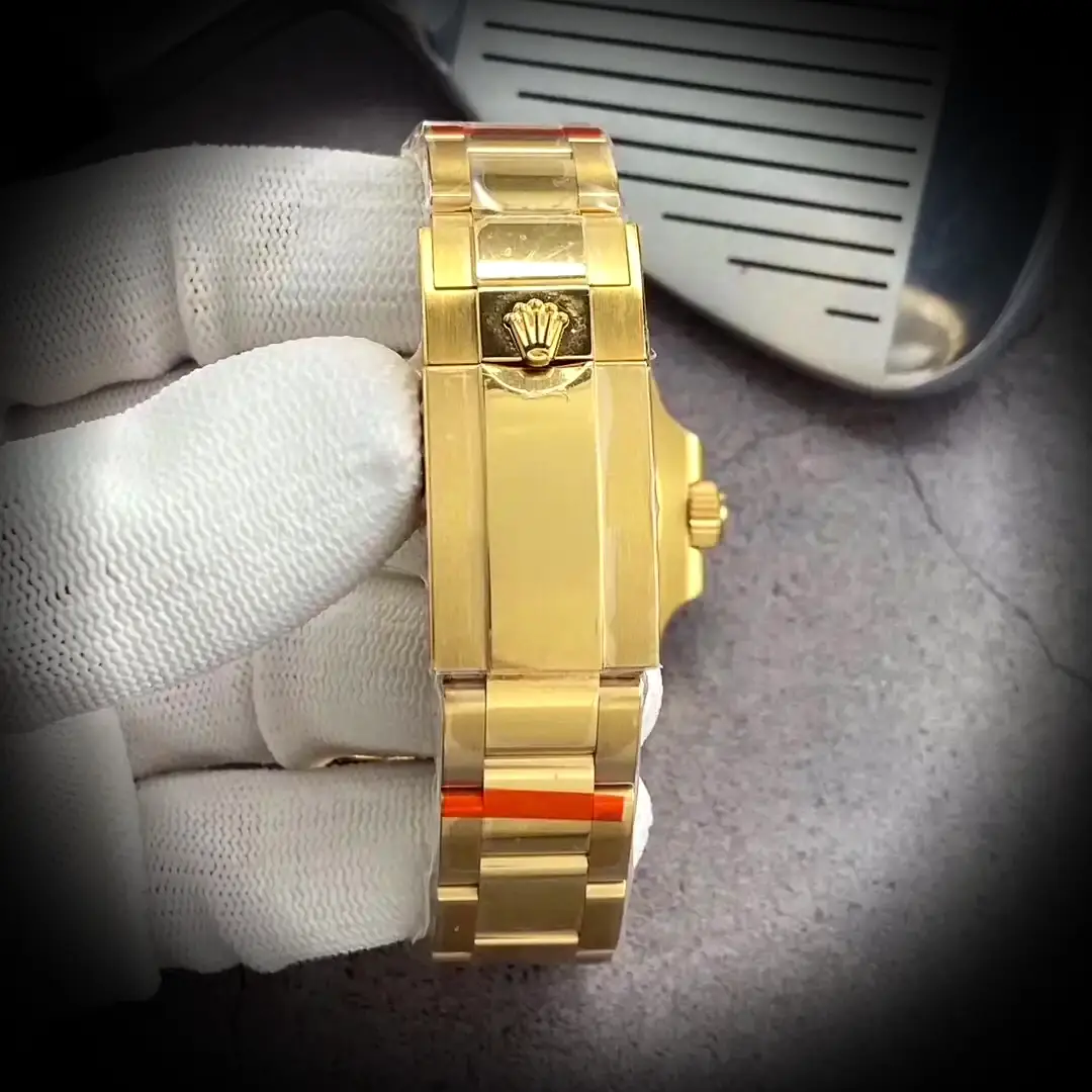 GMT-Master 126710BLRO-0001 superclone 40mm — crown and case detail