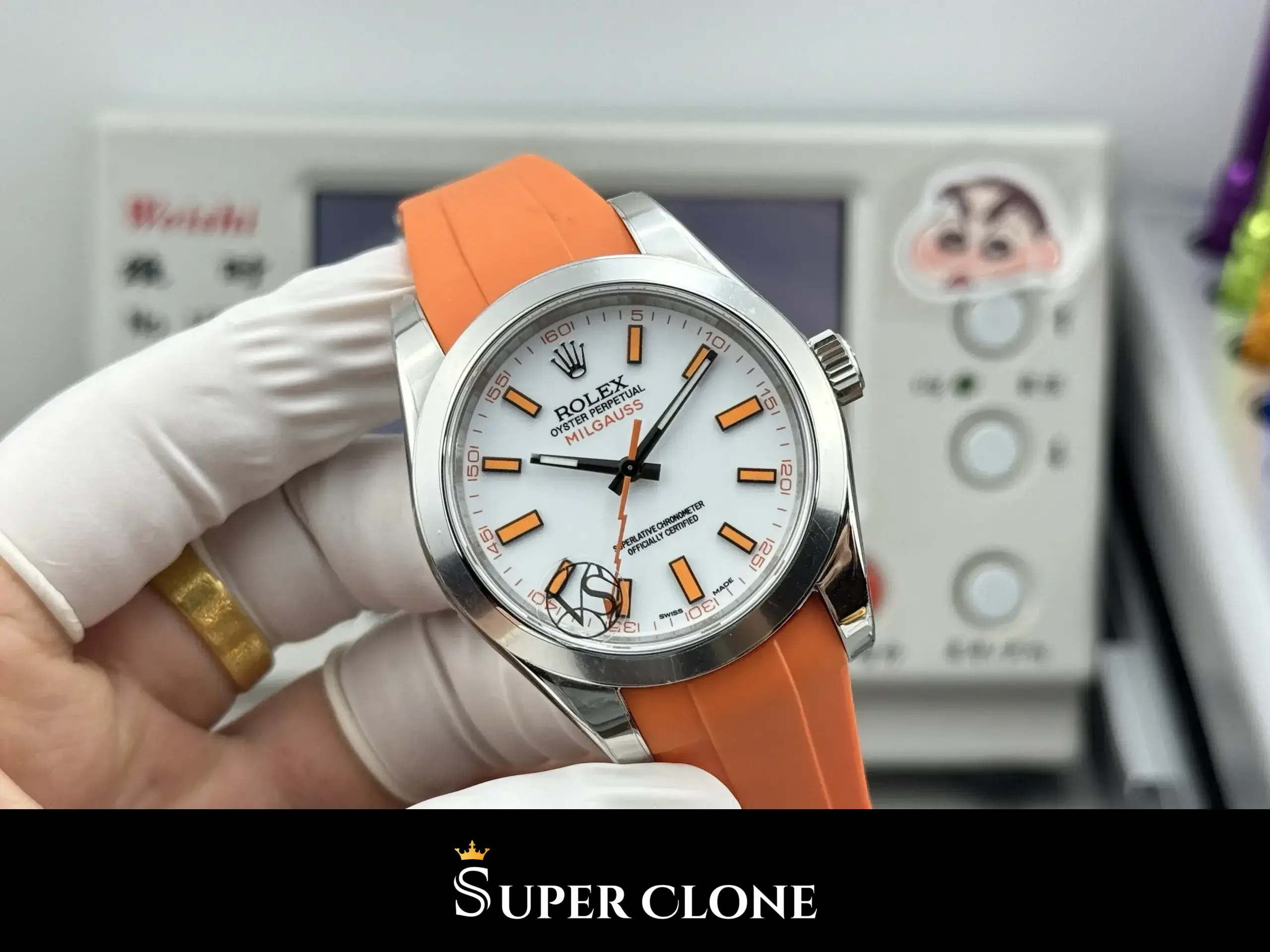 Milgauss 116400, smooth bezel, green sapphire crystal