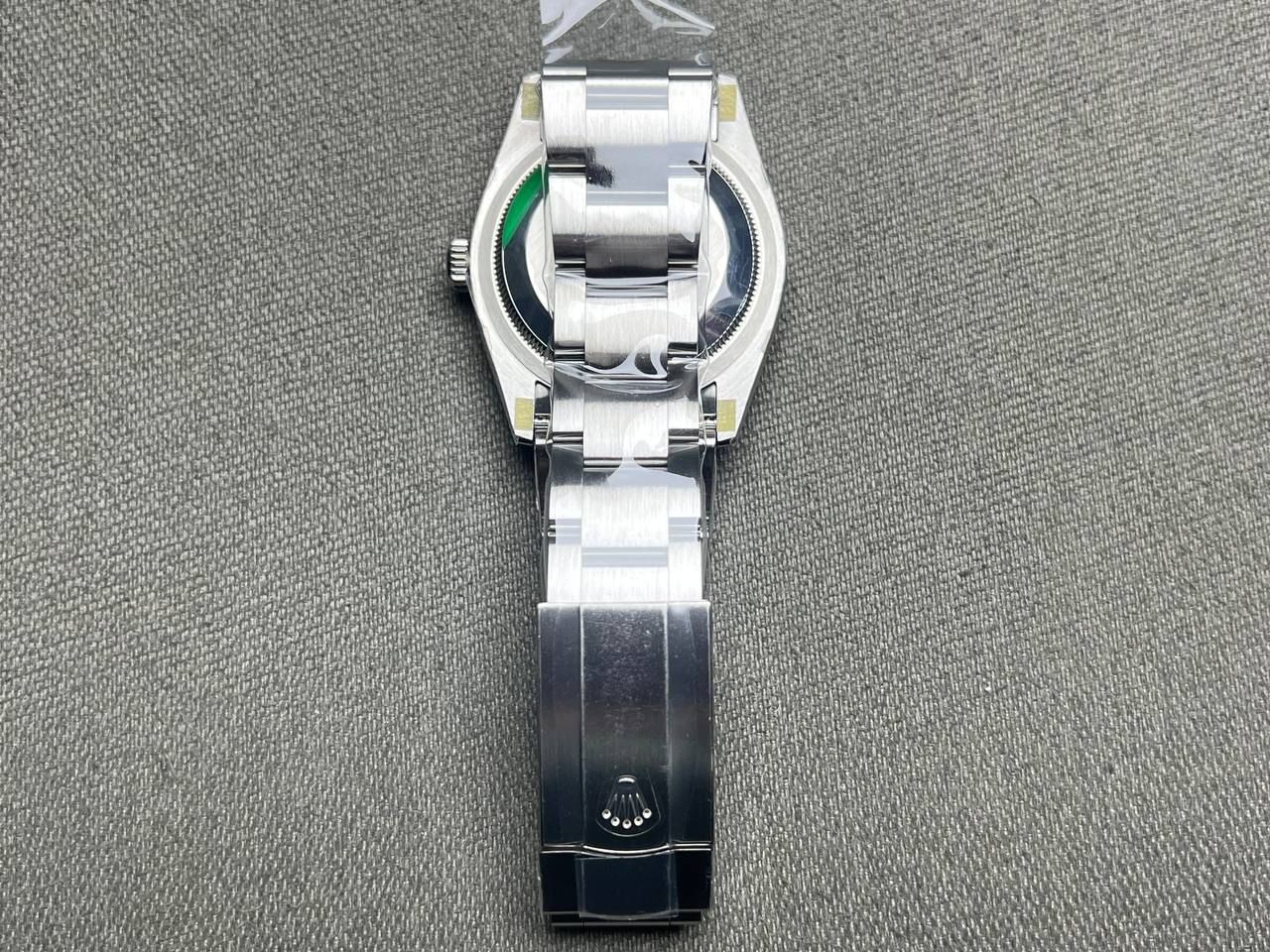 Oyster Perpetual 126000, oystersteel case, smooth (domed) bezel
