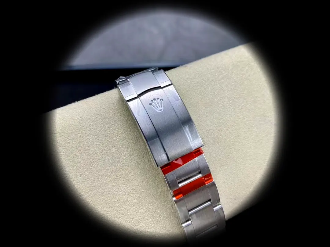 Rolex Oyster Perpetual 124300 Swiss replica — lume shot