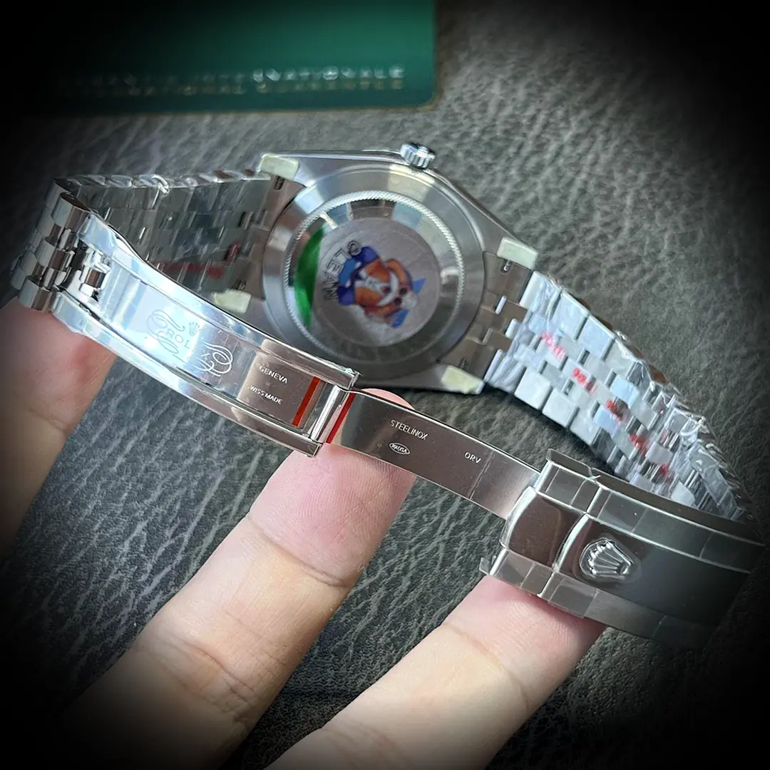 Datejust 126334 super clone rhodium dial — caseback detail