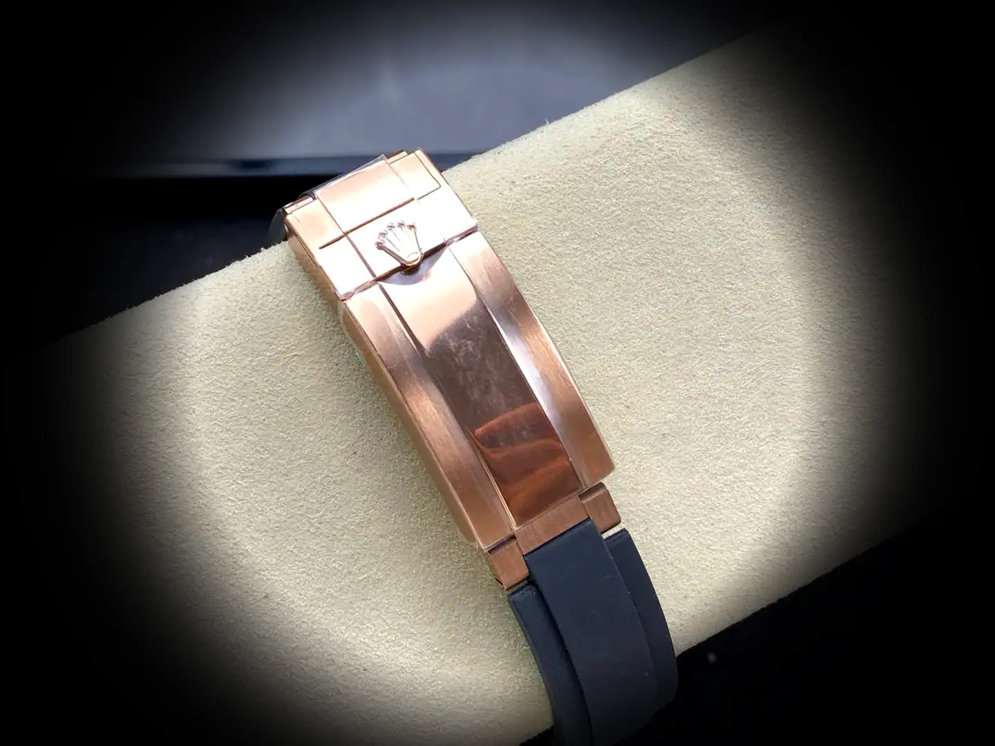 Daytona 126515LN super clone 40mm — crown and case detail