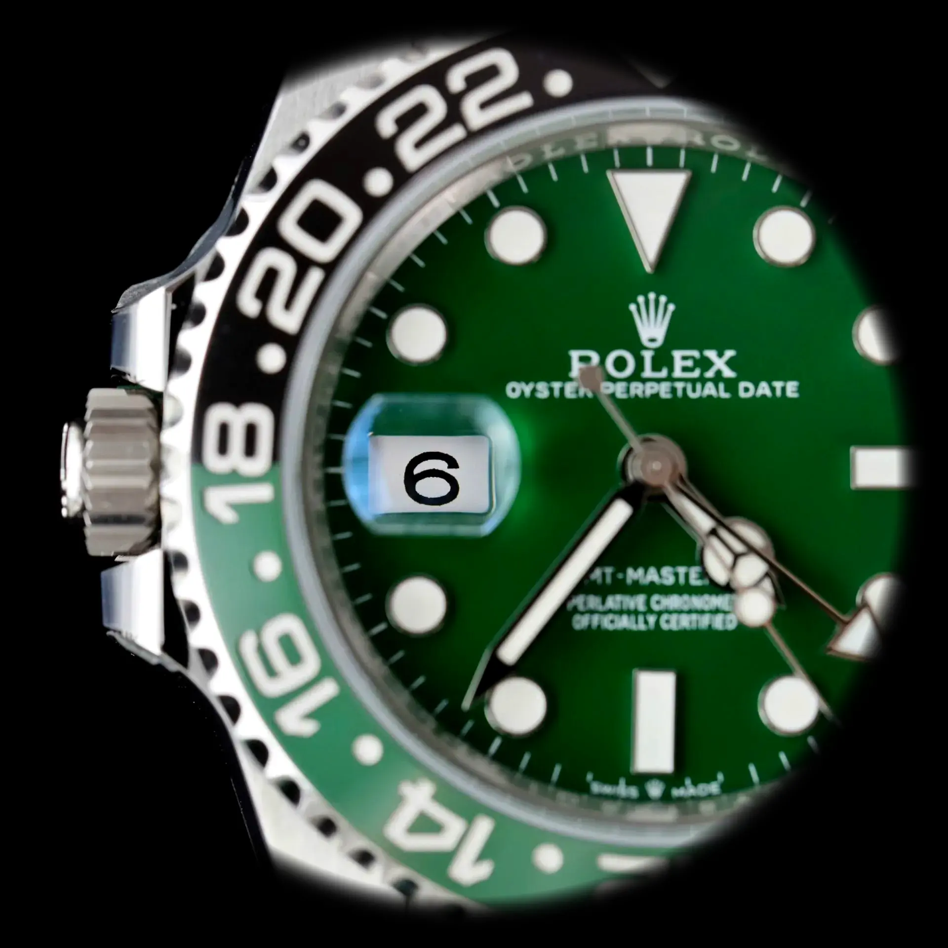 GMT-Master 126729VTNR super clone green ceramic dial — bezel macro