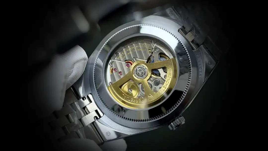 Rolex Land-Dweller 127334 Swiss replica intense white dial — bezel macro