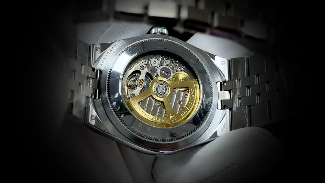 Land-Dweller 127334 super clone 40mm — crown and case detail